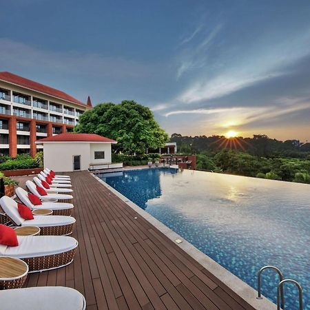 Doubletree By Hilton Goa - Panaji Hotell Exteriör bild
