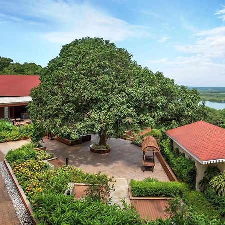 Doubletree By Hilton Goa - Panaji Hotell Exteriör bild