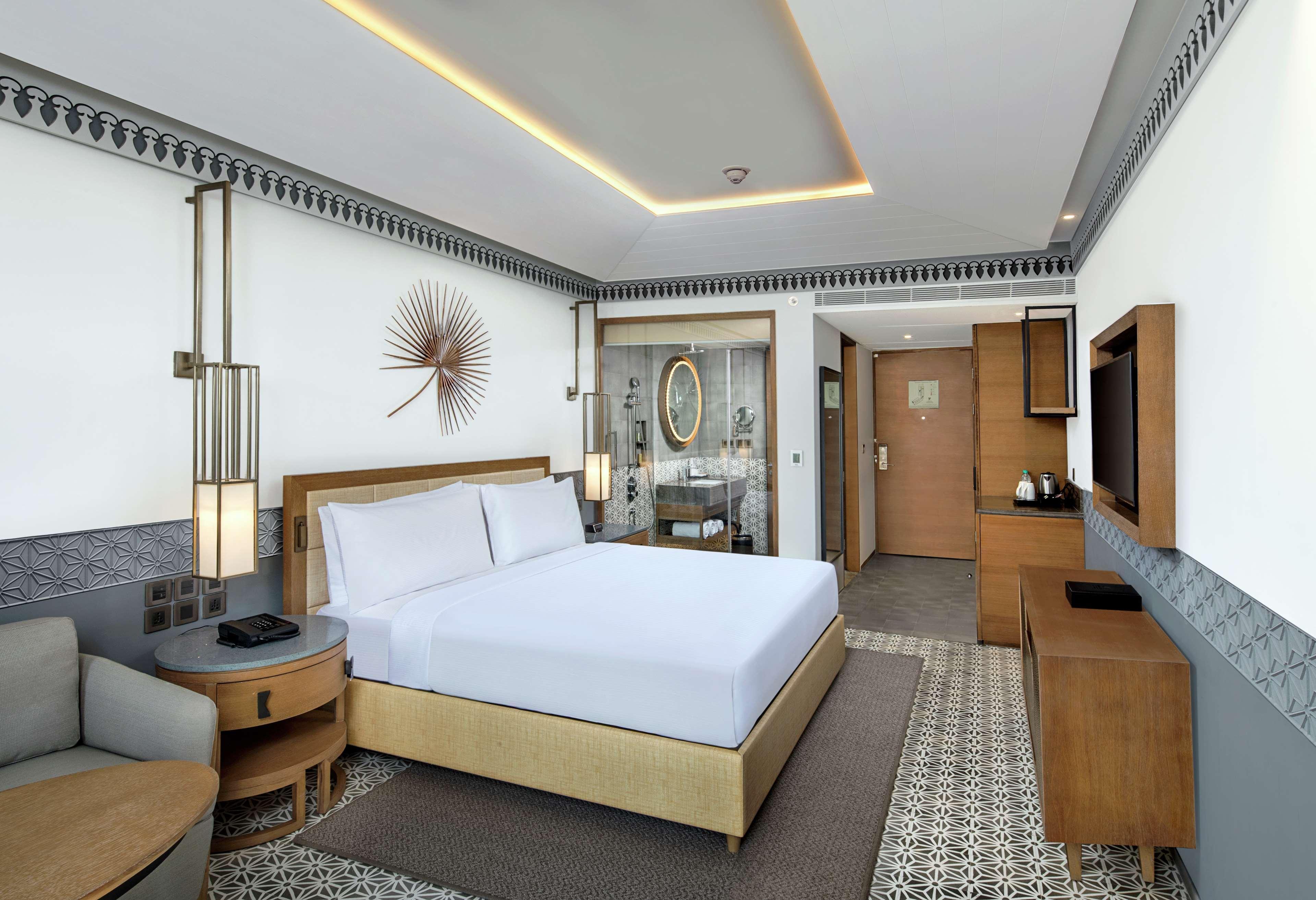 Doubletree By Hilton Goa - Panaji Hotell Exteriör bild