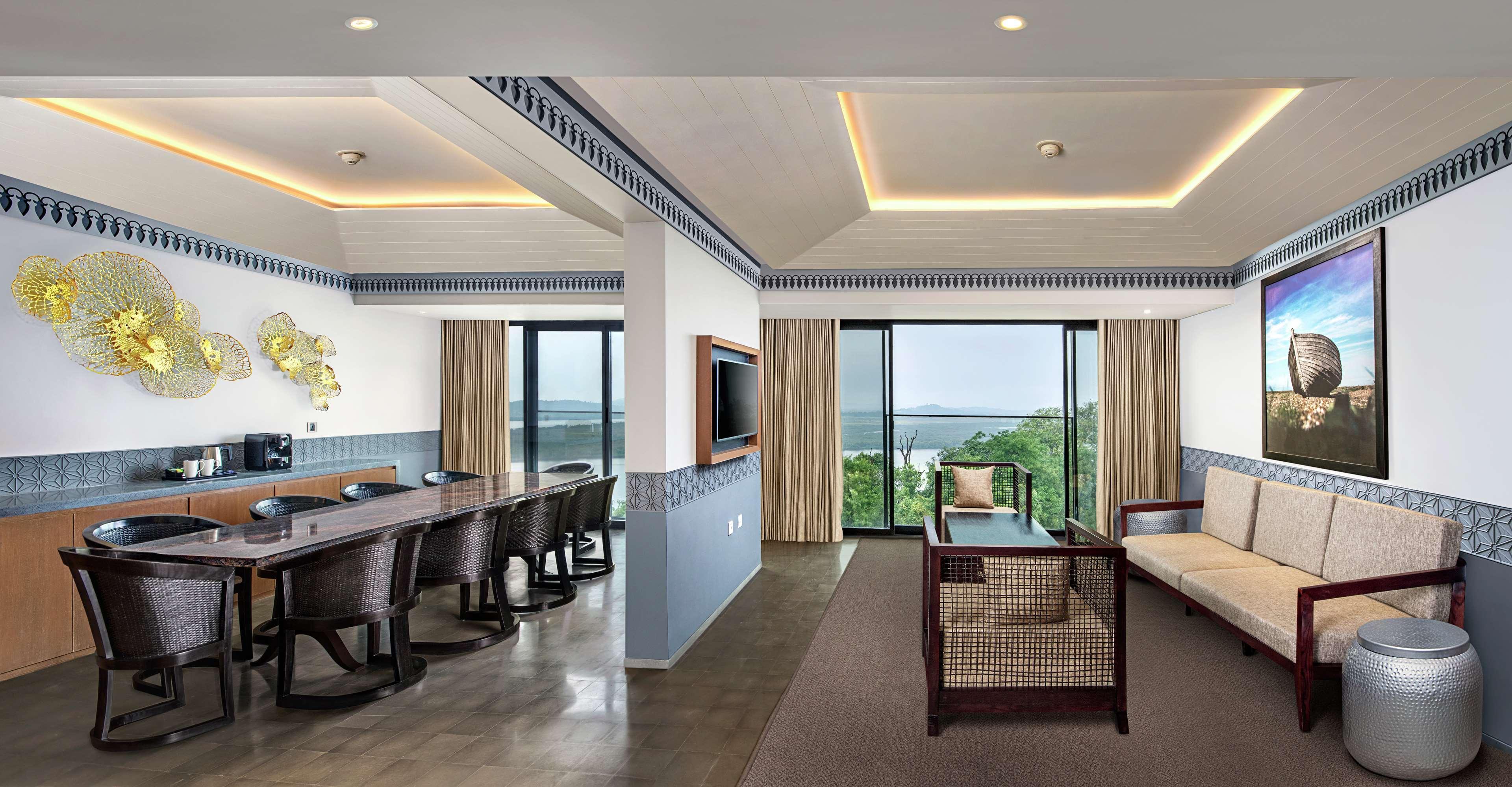 Doubletree By Hilton Goa - Panaji Hotell Exteriör bild