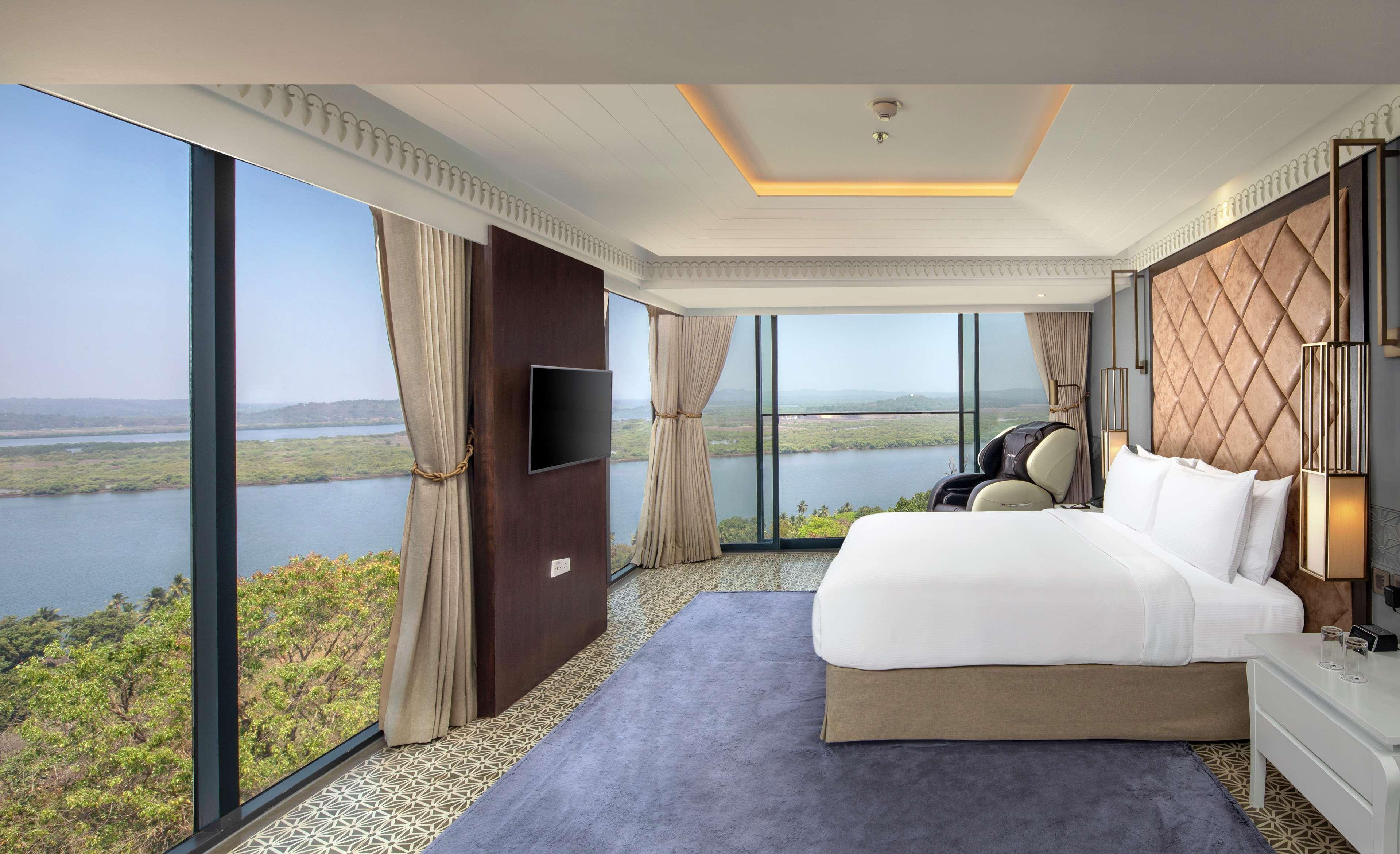 Doubletree By Hilton Goa - Panaji Hotell Exteriör bild