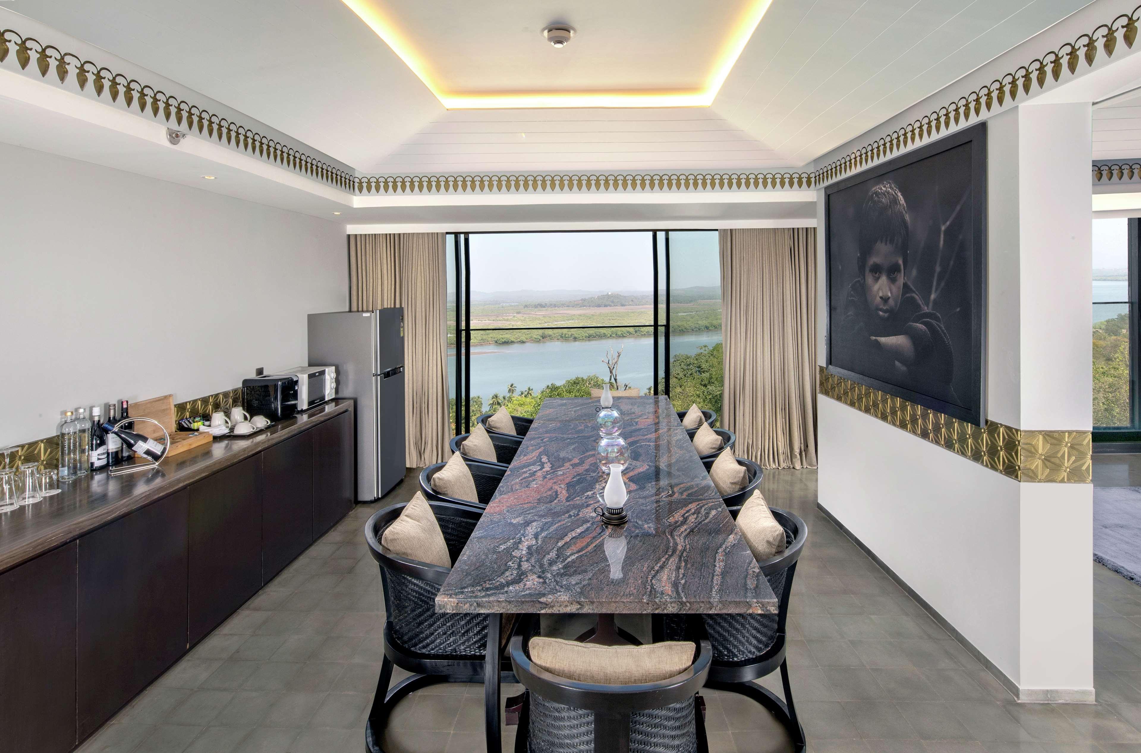 Doubletree By Hilton Goa - Panaji Hotell Exteriör bild