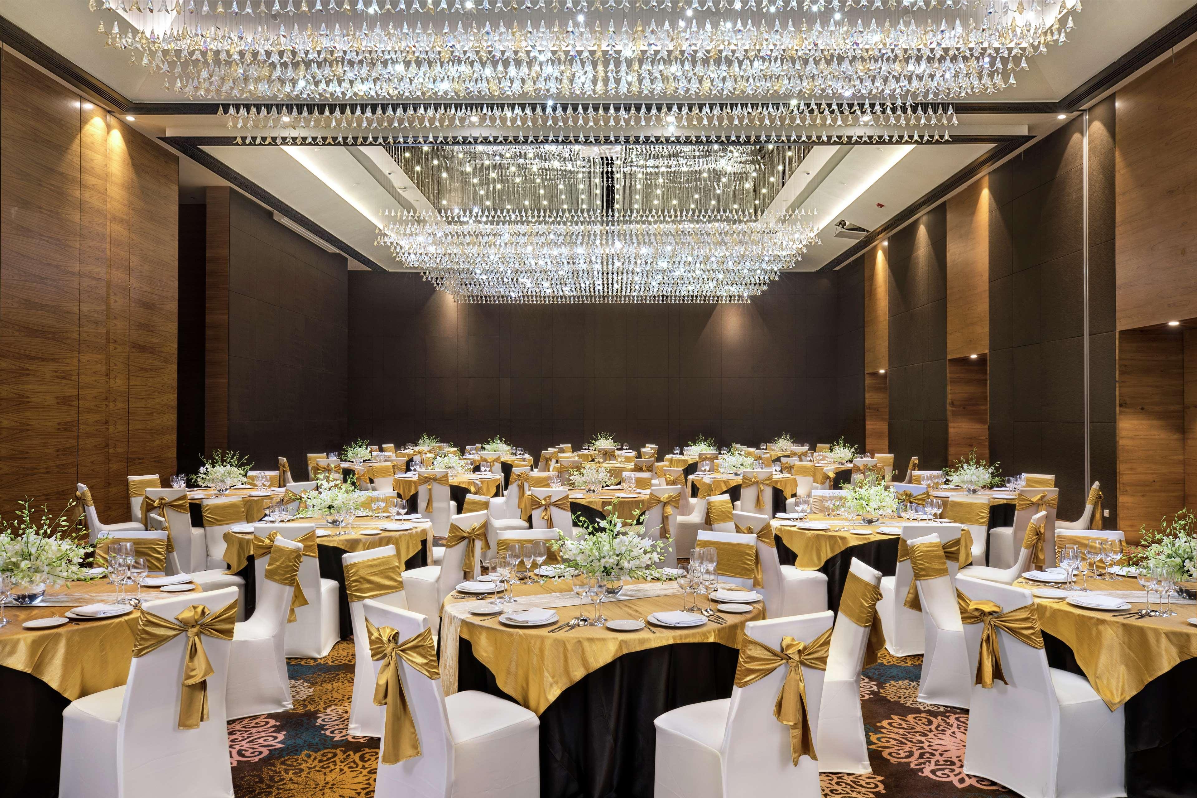 Doubletree By Hilton Goa - Panaji Hotell Exteriör bild
