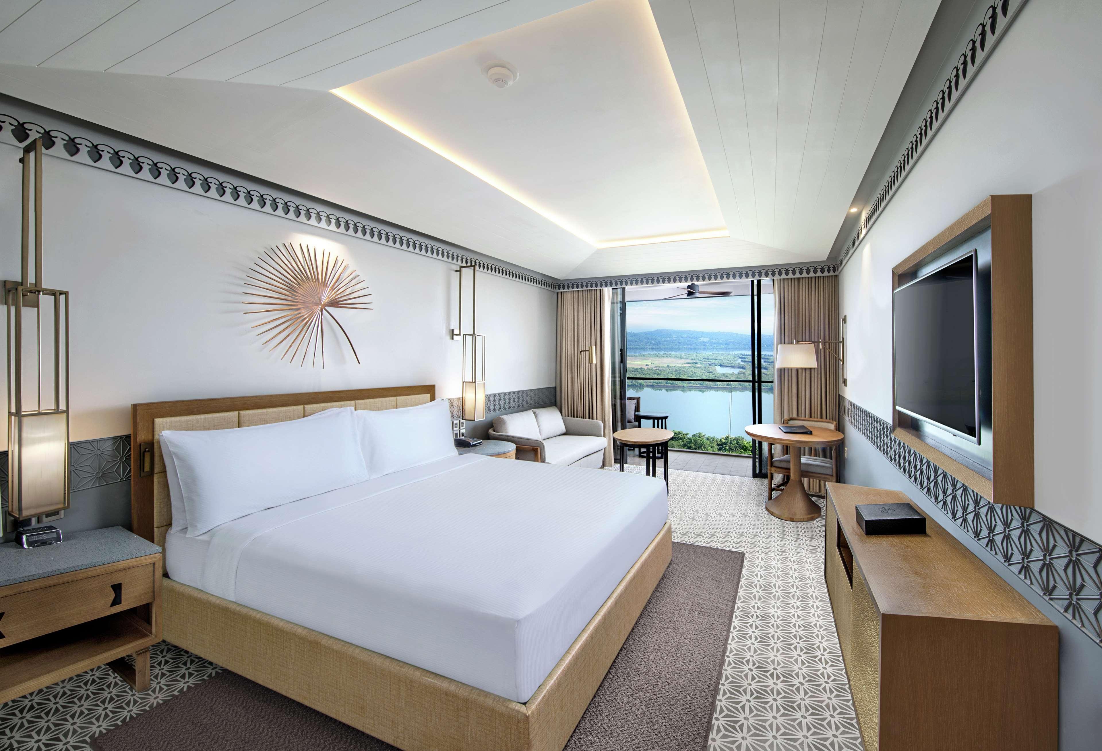 Doubletree By Hilton Goa - Panaji Hotell Exteriör bild