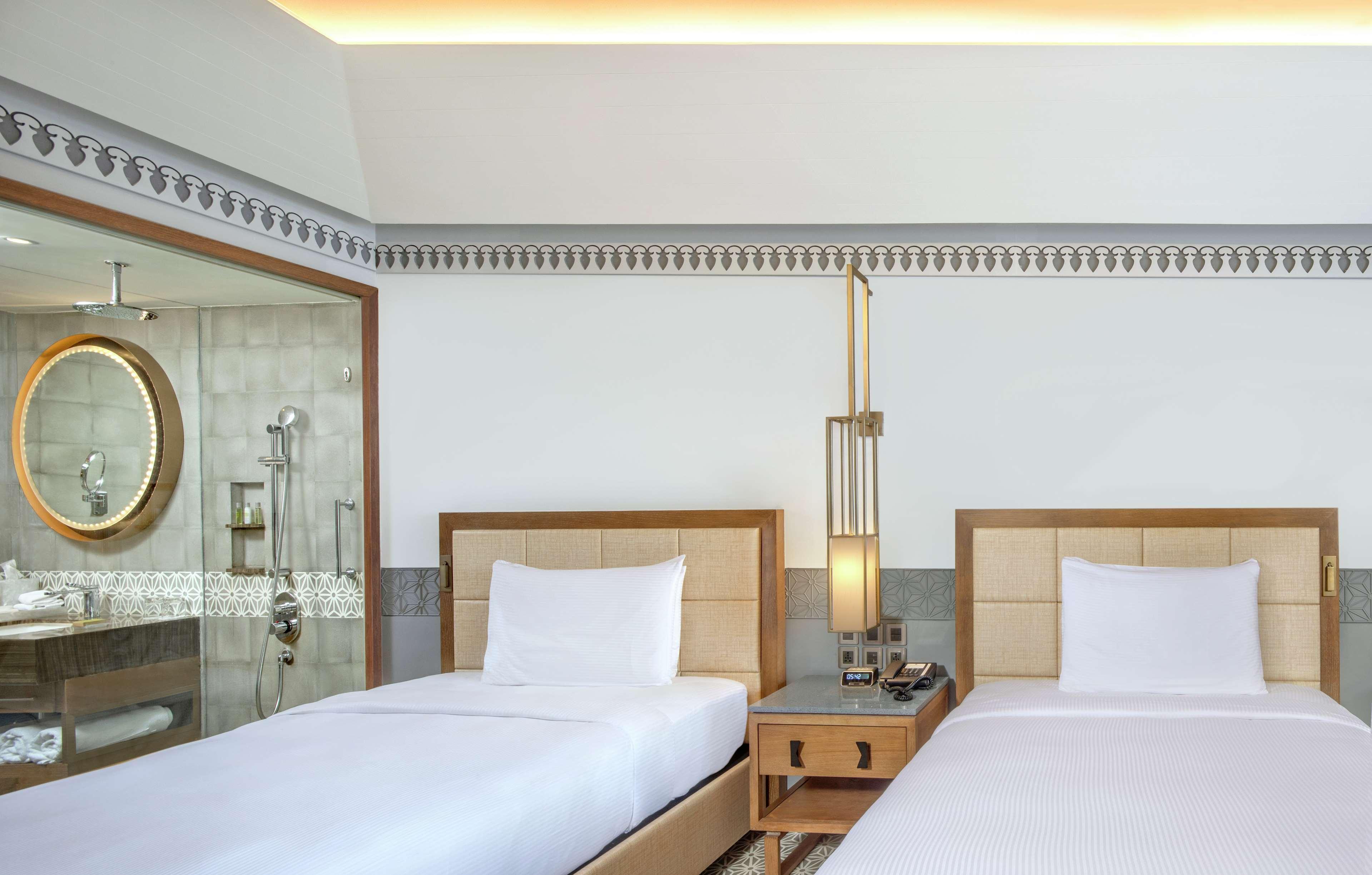 Doubletree By Hilton Goa - Panaji Hotell Exteriör bild