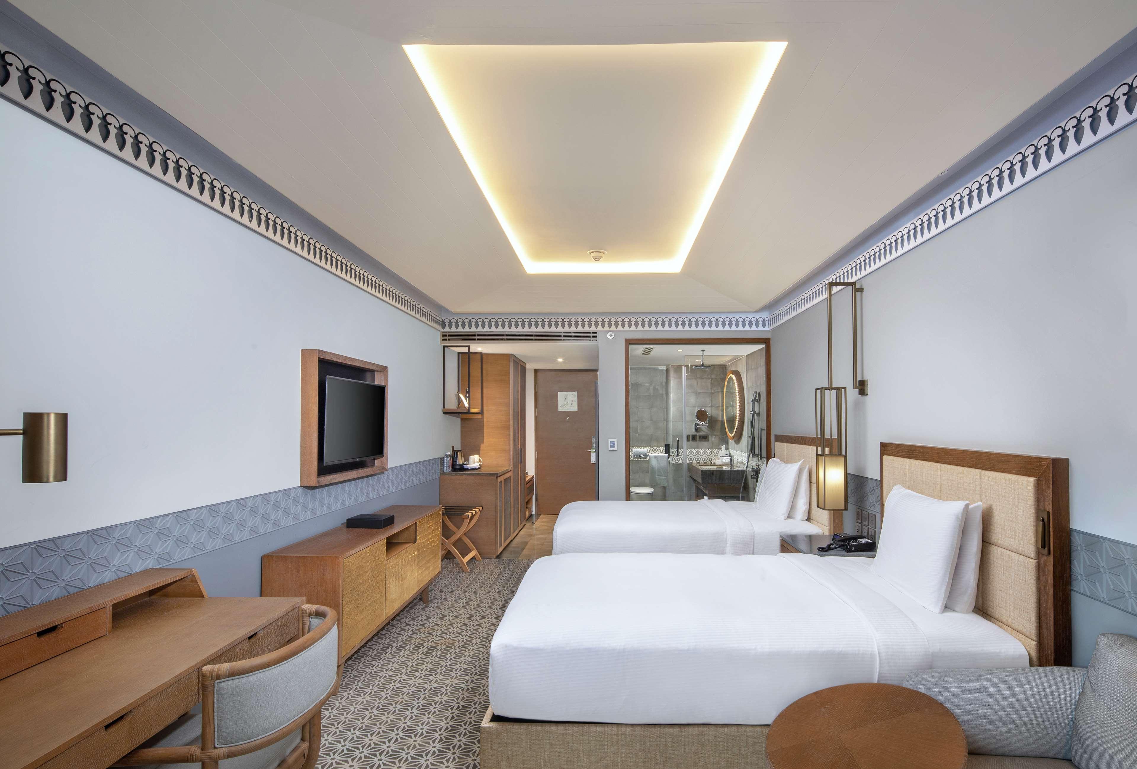 Doubletree By Hilton Goa - Panaji Hotell Exteriör bild