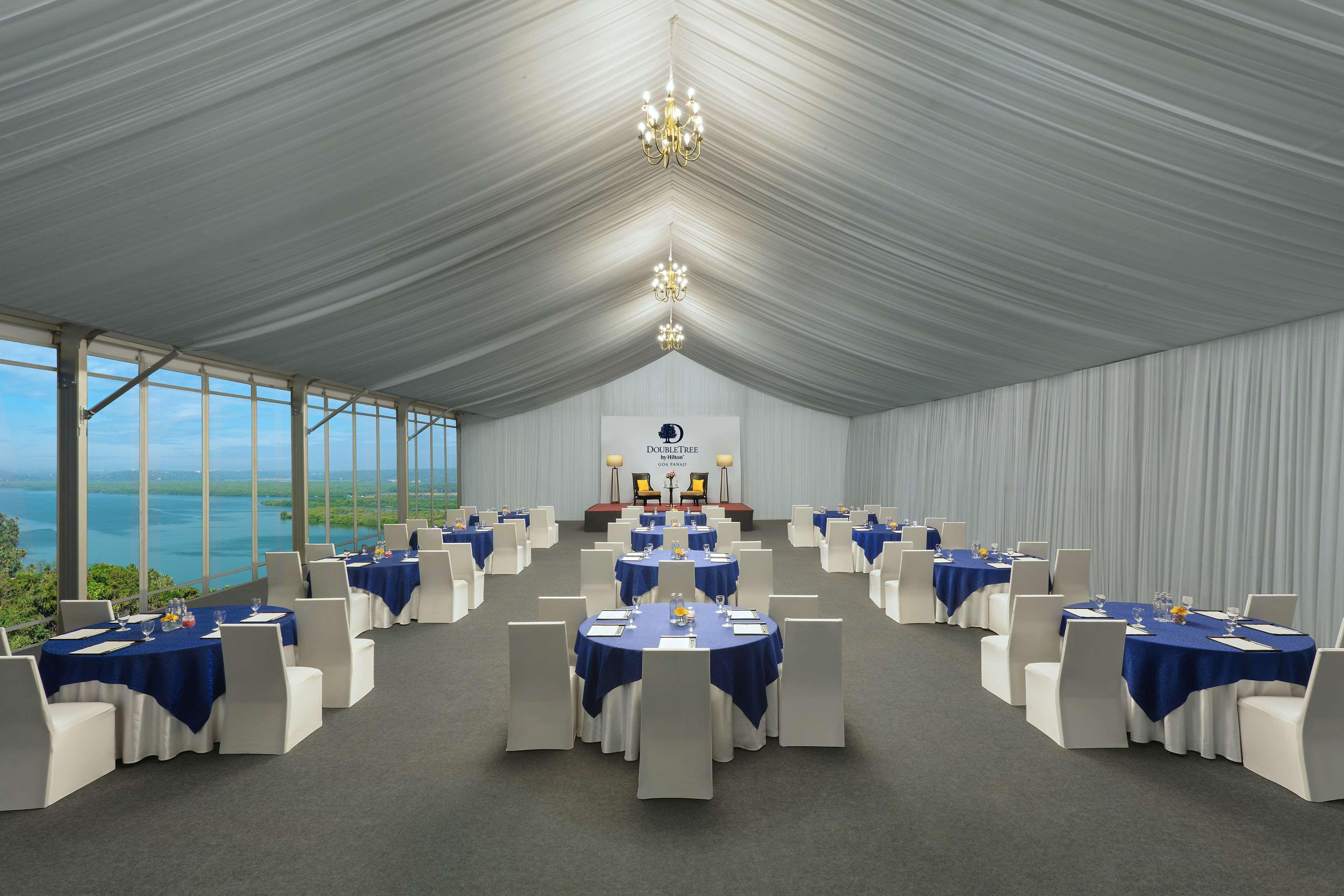 Doubletree By Hilton Goa - Panaji Hotell Exteriör bild