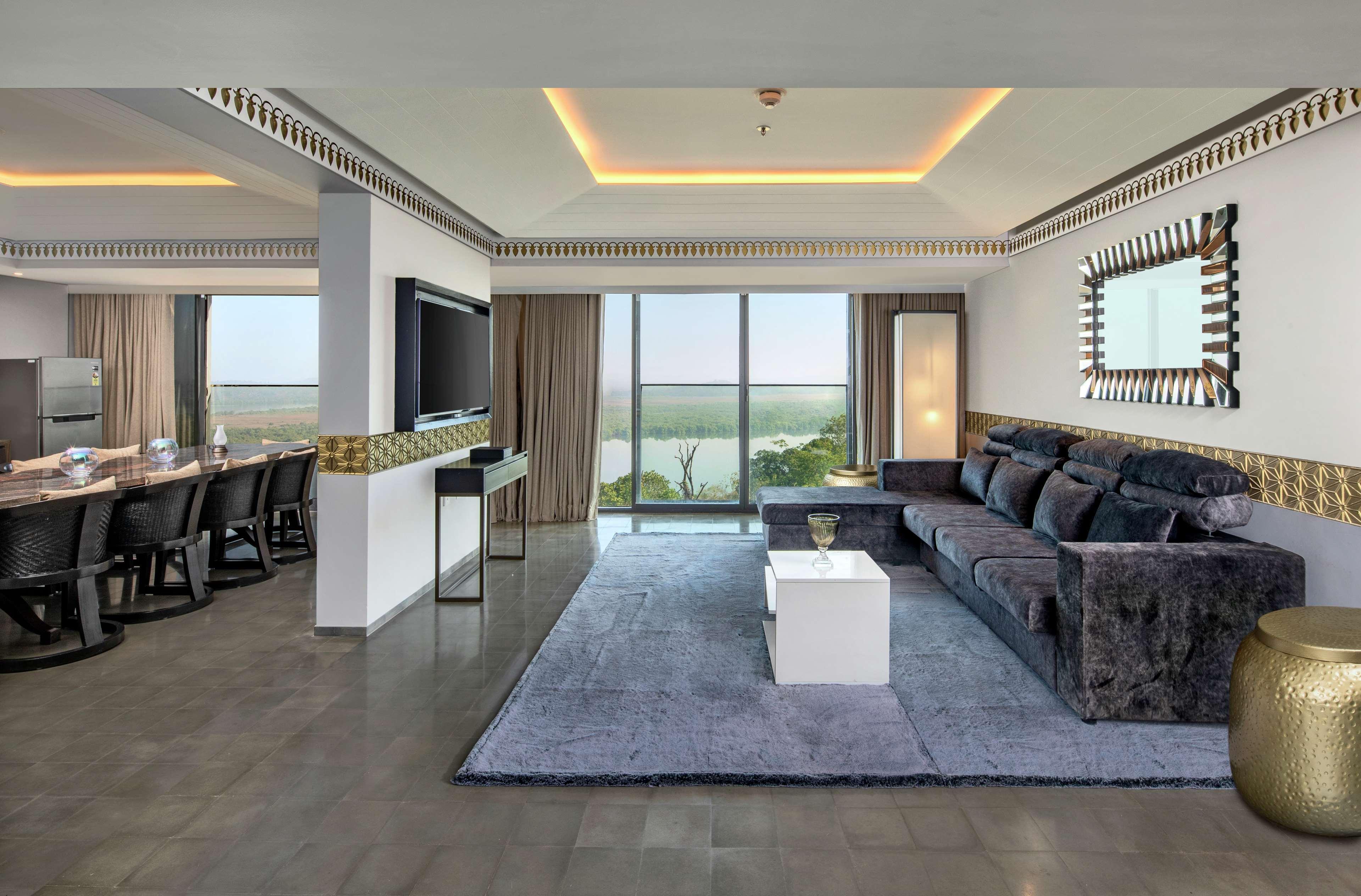 Doubletree By Hilton Goa - Panaji Hotell Exteriör bild