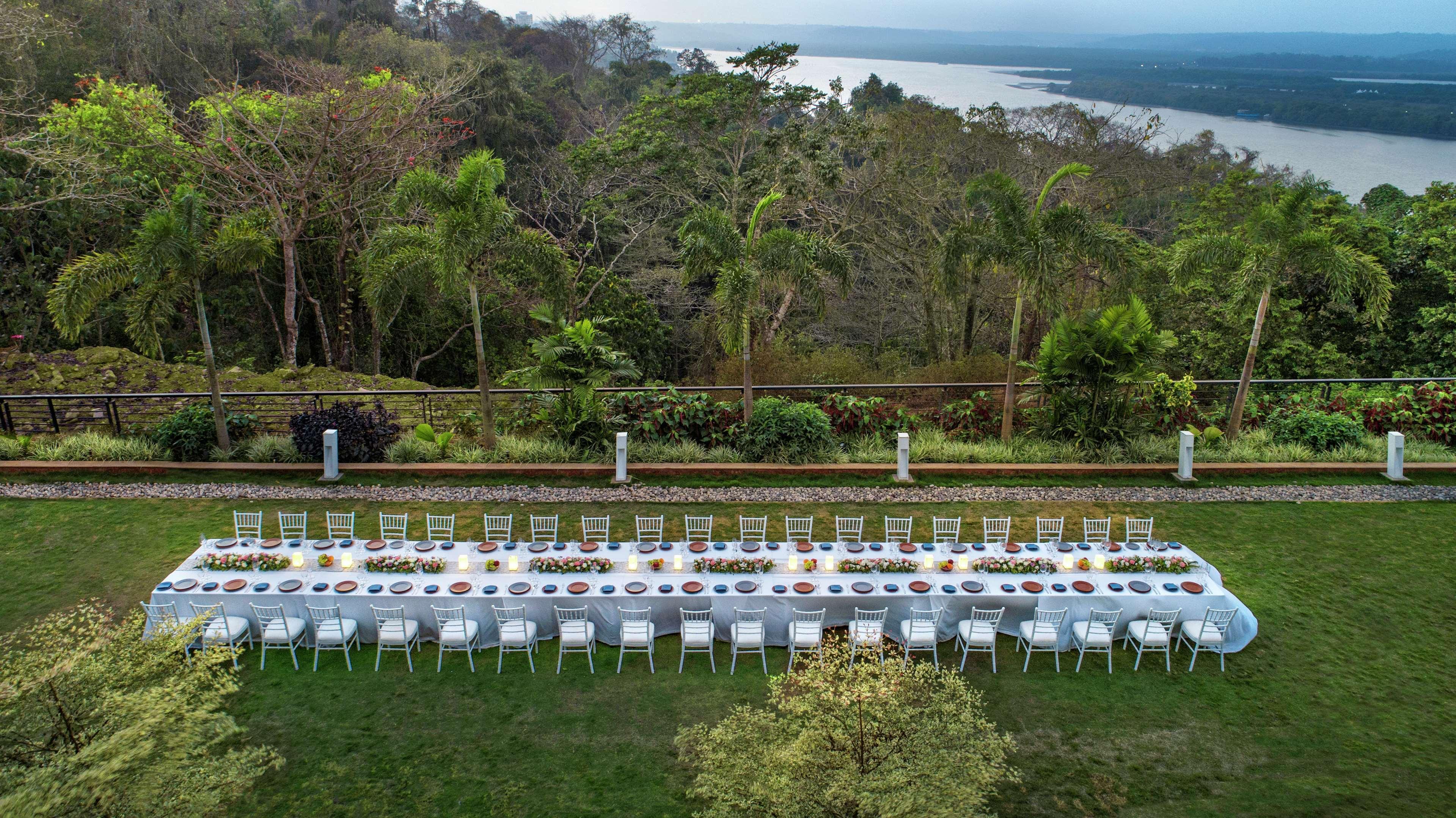 Doubletree By Hilton Goa - Panaji Hotell Exteriör bild