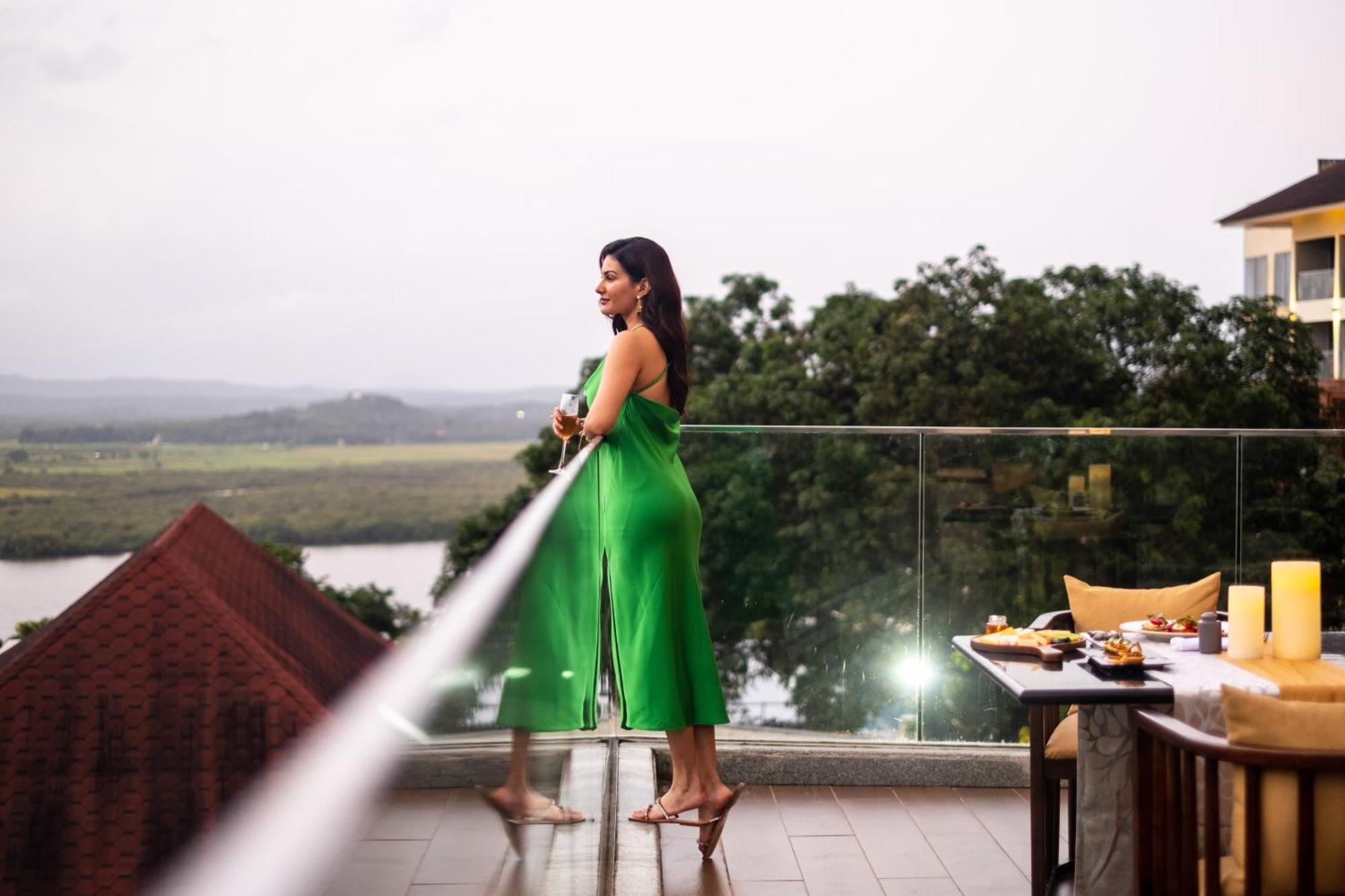 Doubletree By Hilton Goa - Panaji Hotell Exteriör bild