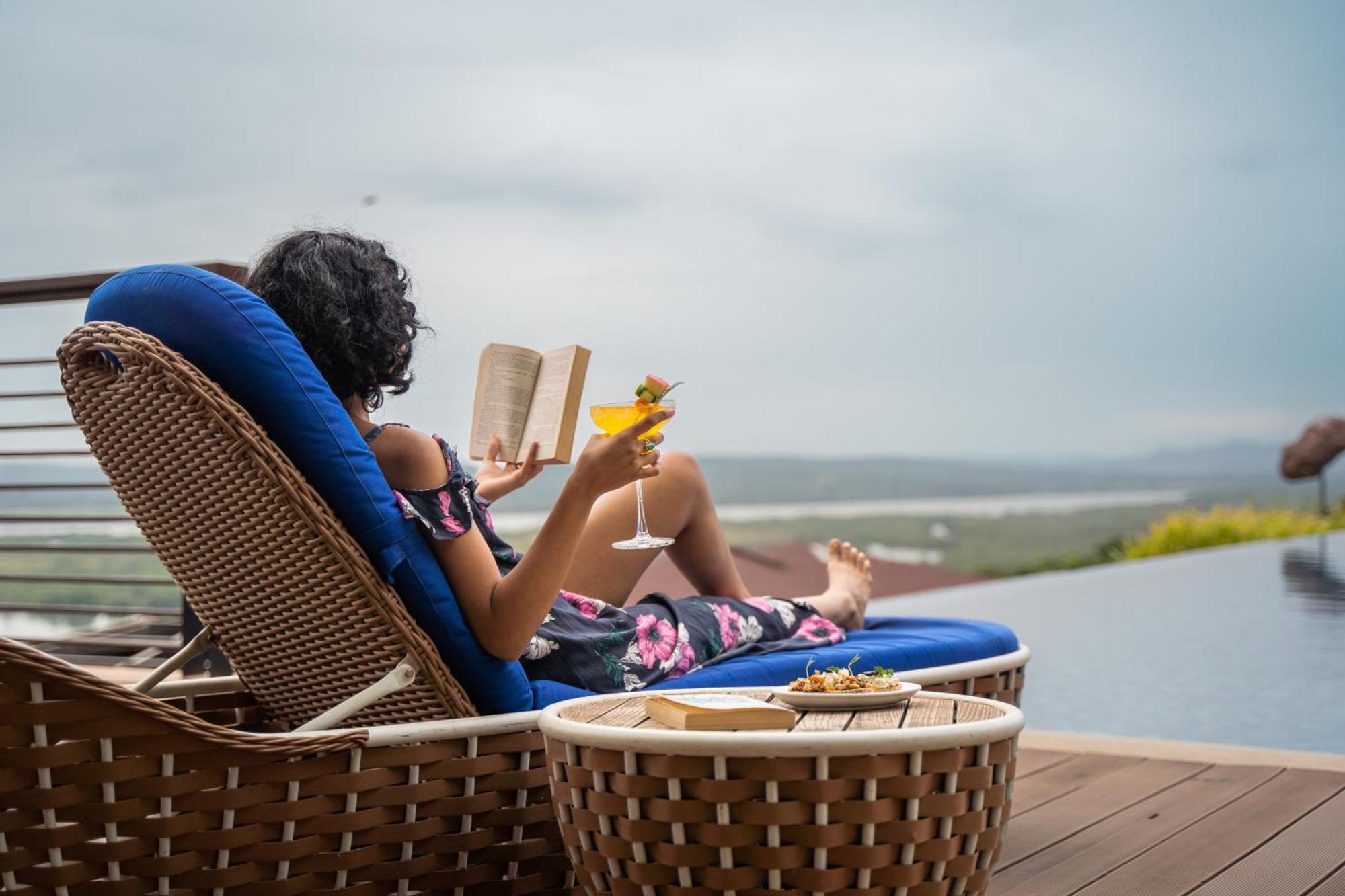 Doubletree By Hilton Goa - Panaji Hotell Exteriör bild