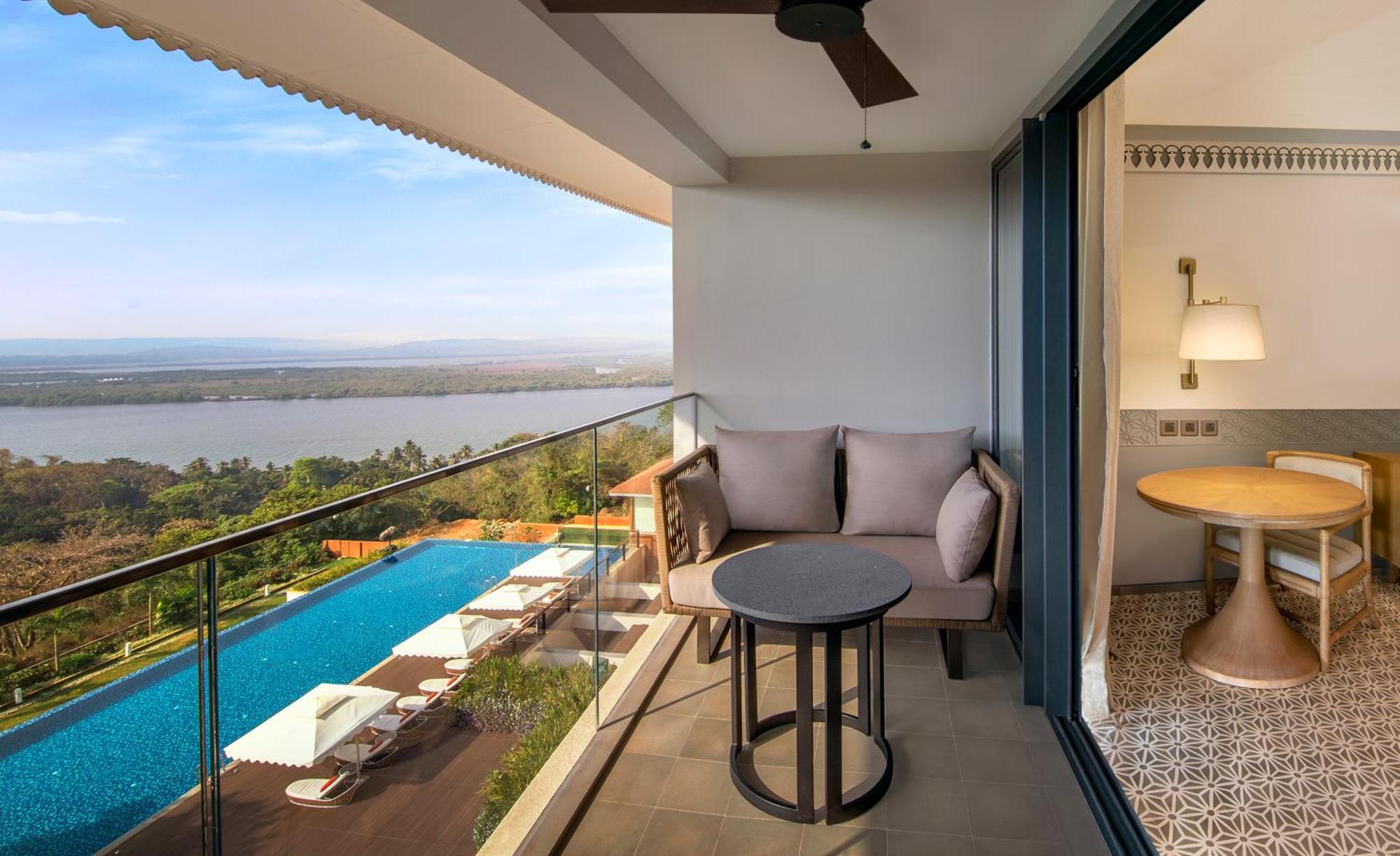 Doubletree By Hilton Goa - Panaji Hotell Exteriör bild