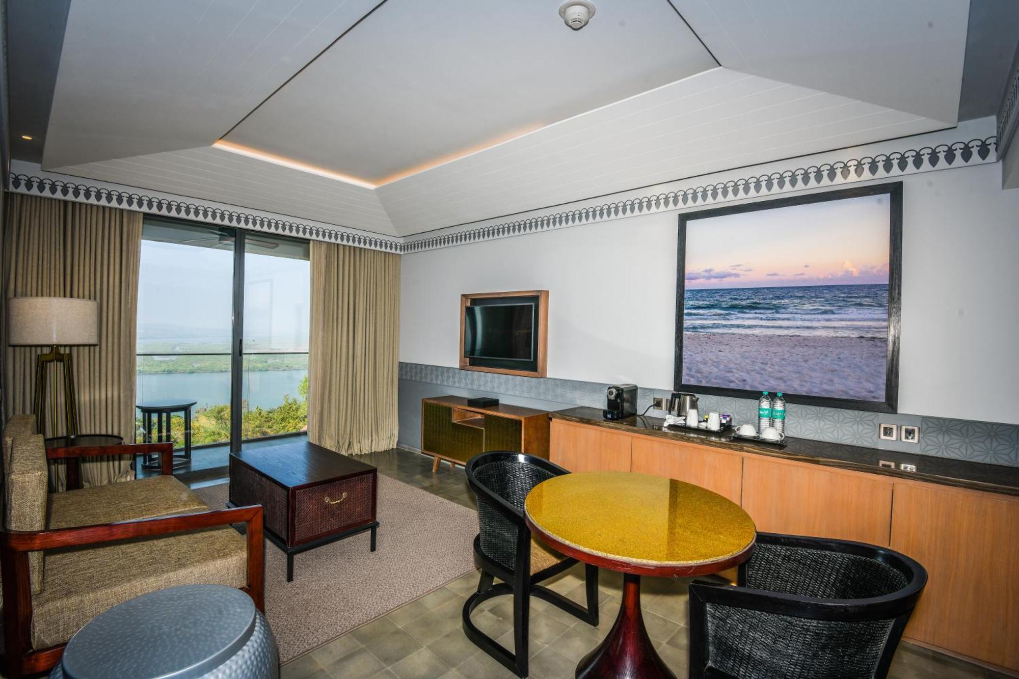 Doubletree By Hilton Goa - Panaji Hotell Exteriör bild