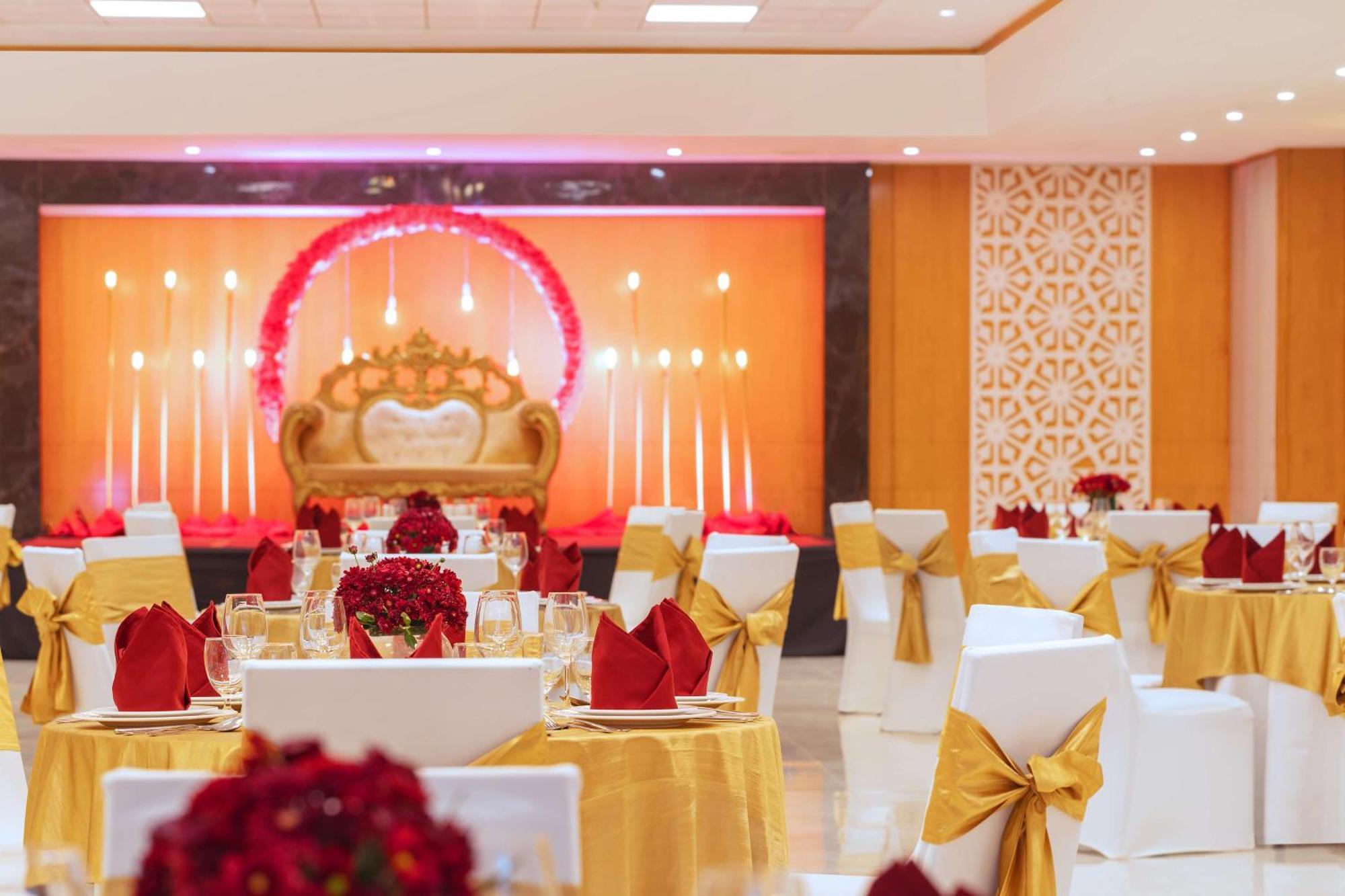 Doubletree By Hilton Goa - Panaji Hotell Exteriör bild