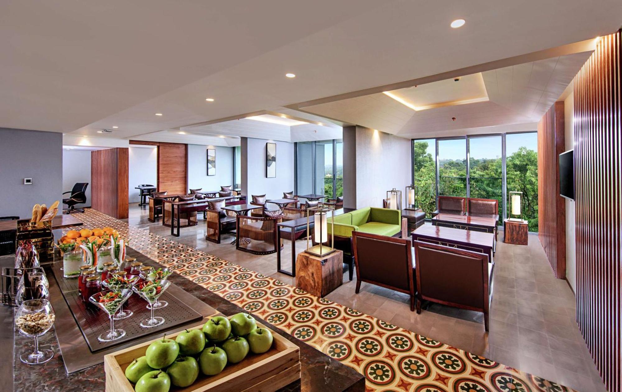 Doubletree By Hilton Goa - Panaji Hotell Exteriör bild
