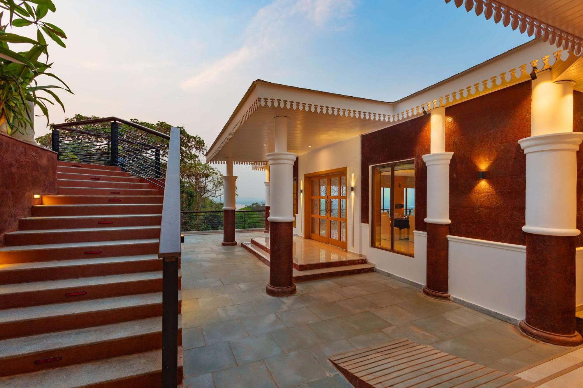 Doubletree By Hilton Goa - Panaji Hotell Exteriör bild