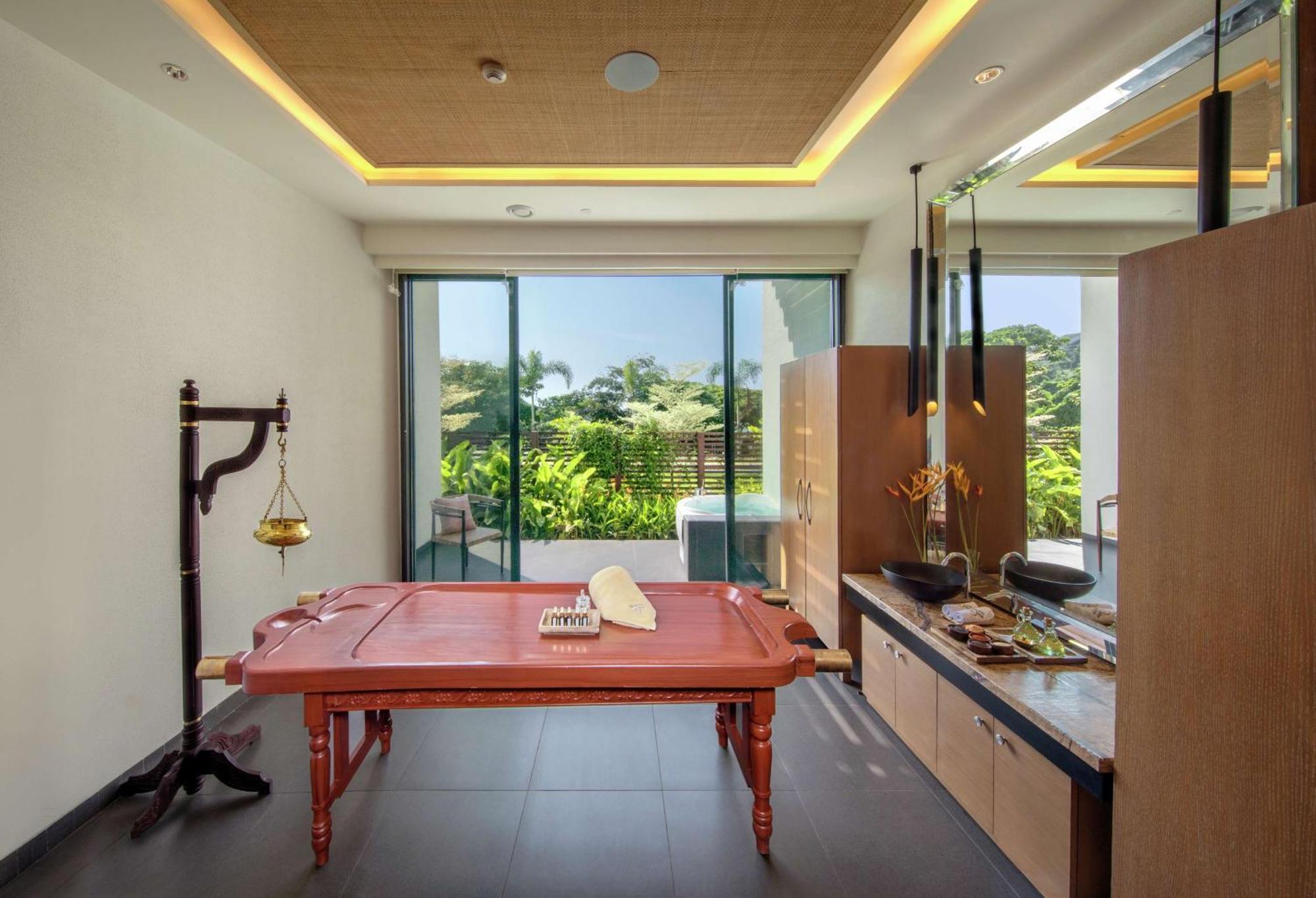 Doubletree By Hilton Goa - Panaji Hotell Exteriör bild
