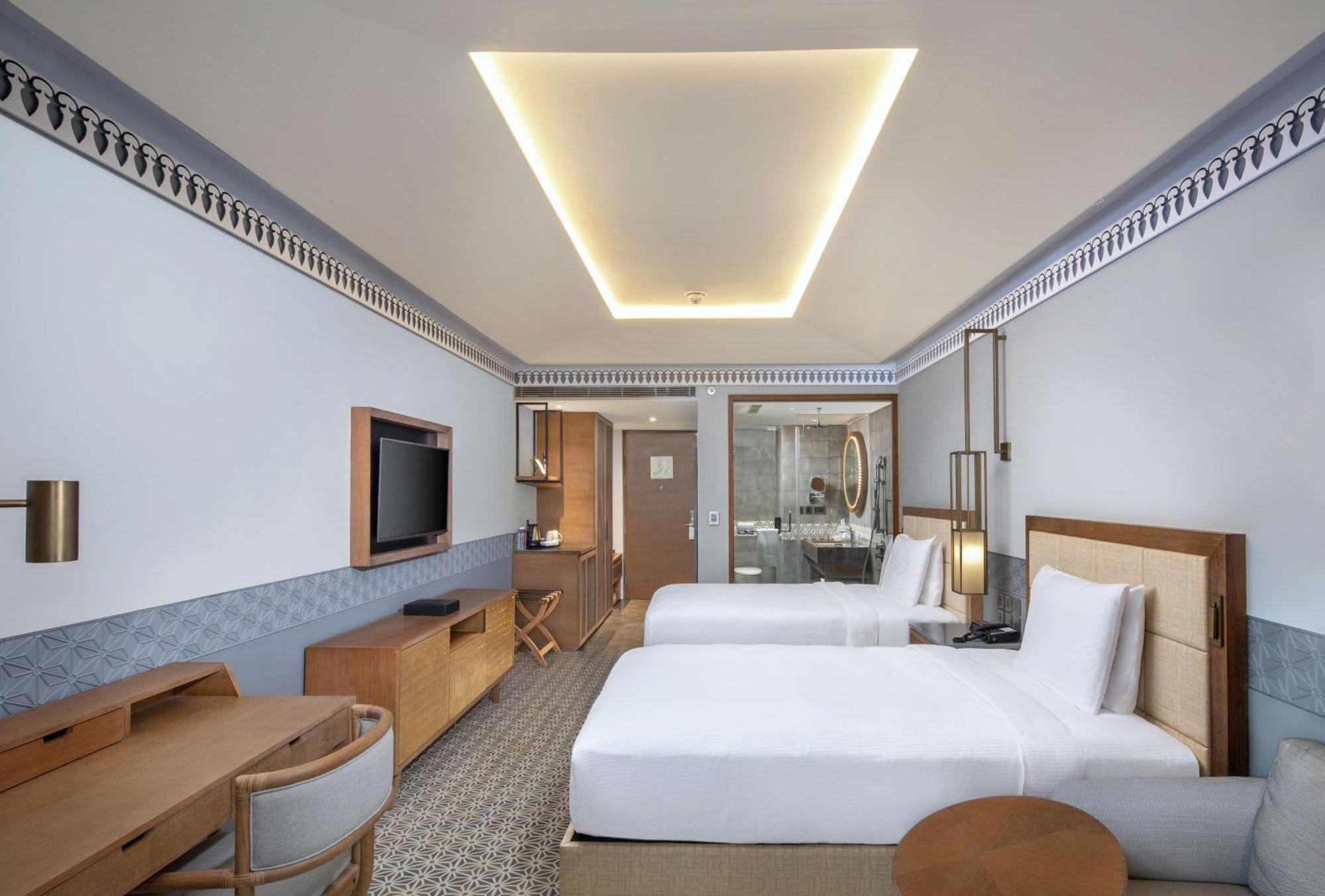 Doubletree By Hilton Goa - Panaji Hotell Exteriör bild