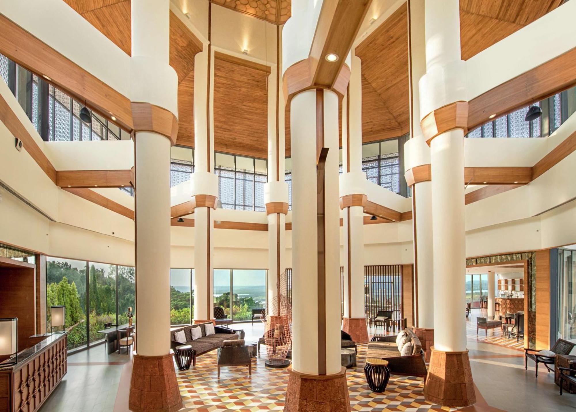 Doubletree By Hilton Goa - Panaji Hotell Exteriör bild