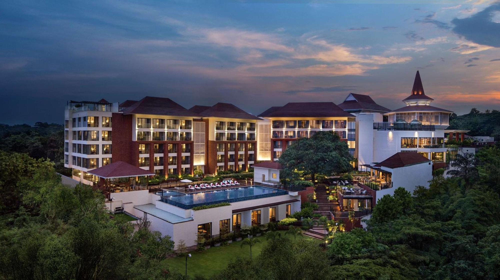 Doubletree By Hilton Goa - Panaji Hotell Exteriör bild