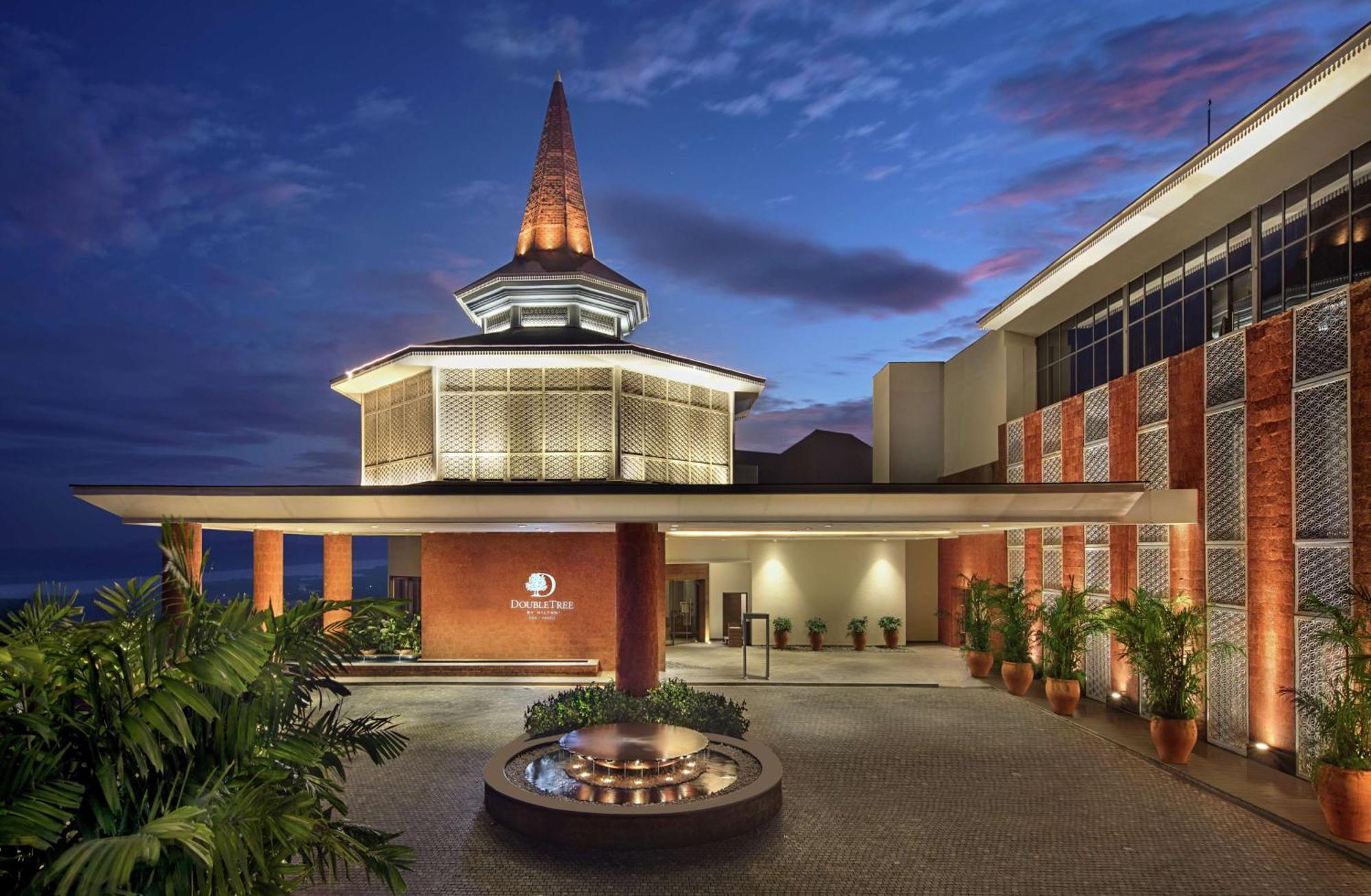 Doubletree By Hilton Goa - Panaji Hotell Exteriör bild
